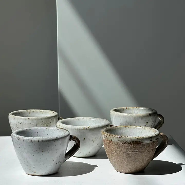 Set van 5 Indonesische keramische koffiekopjes met handvat