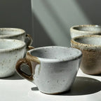 Set van 5 Indonesische keramische koffiekopjes met handvat